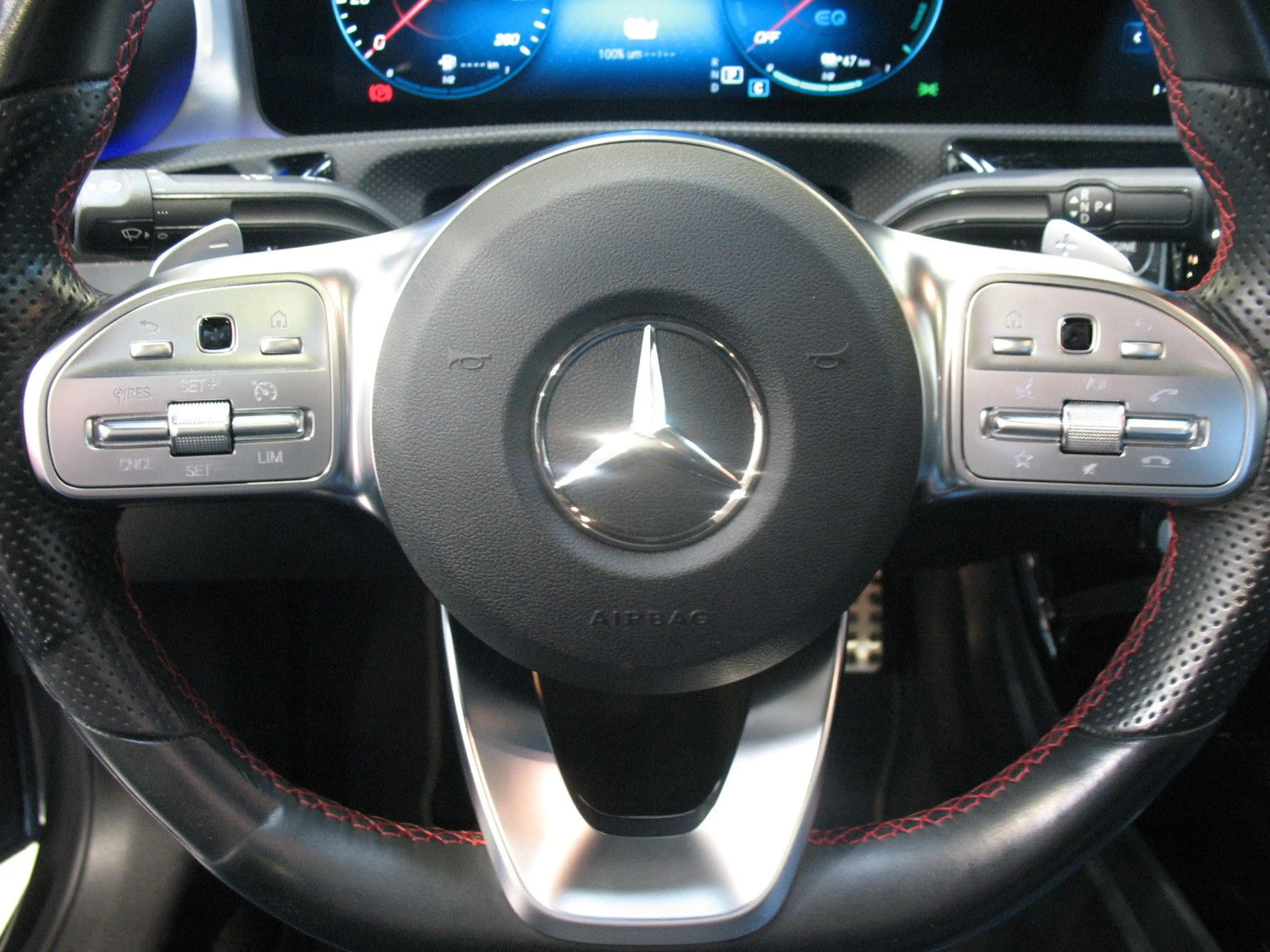 Mercedes-Benz A 250 e 8G-DCT AMG Line *LED*SHD*PANORAMA* — photo 14