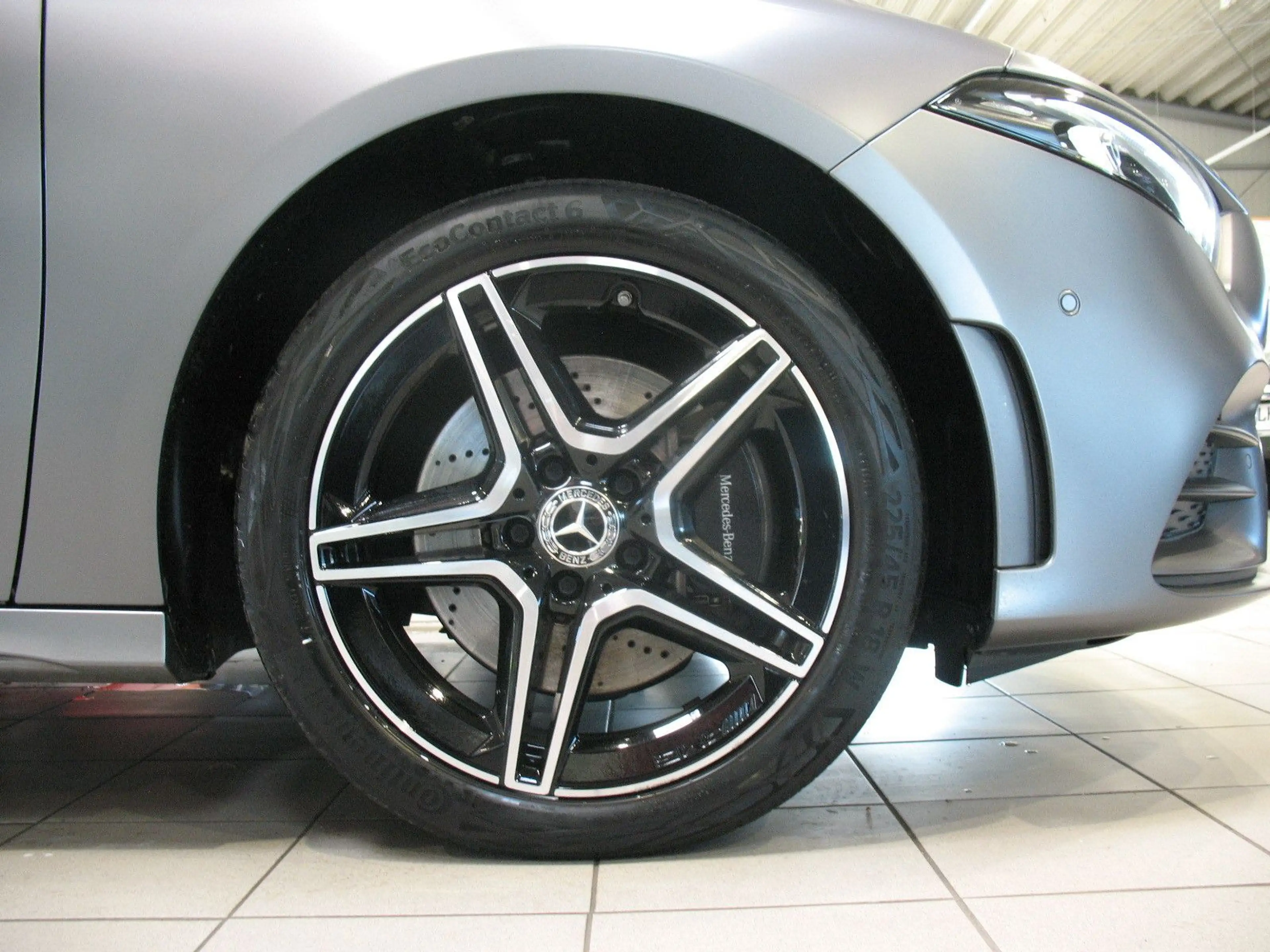 Mercedes-Benz A 250 e 8G-DCT AMG Line *LED*SHD*PANORAMA* — photo 5