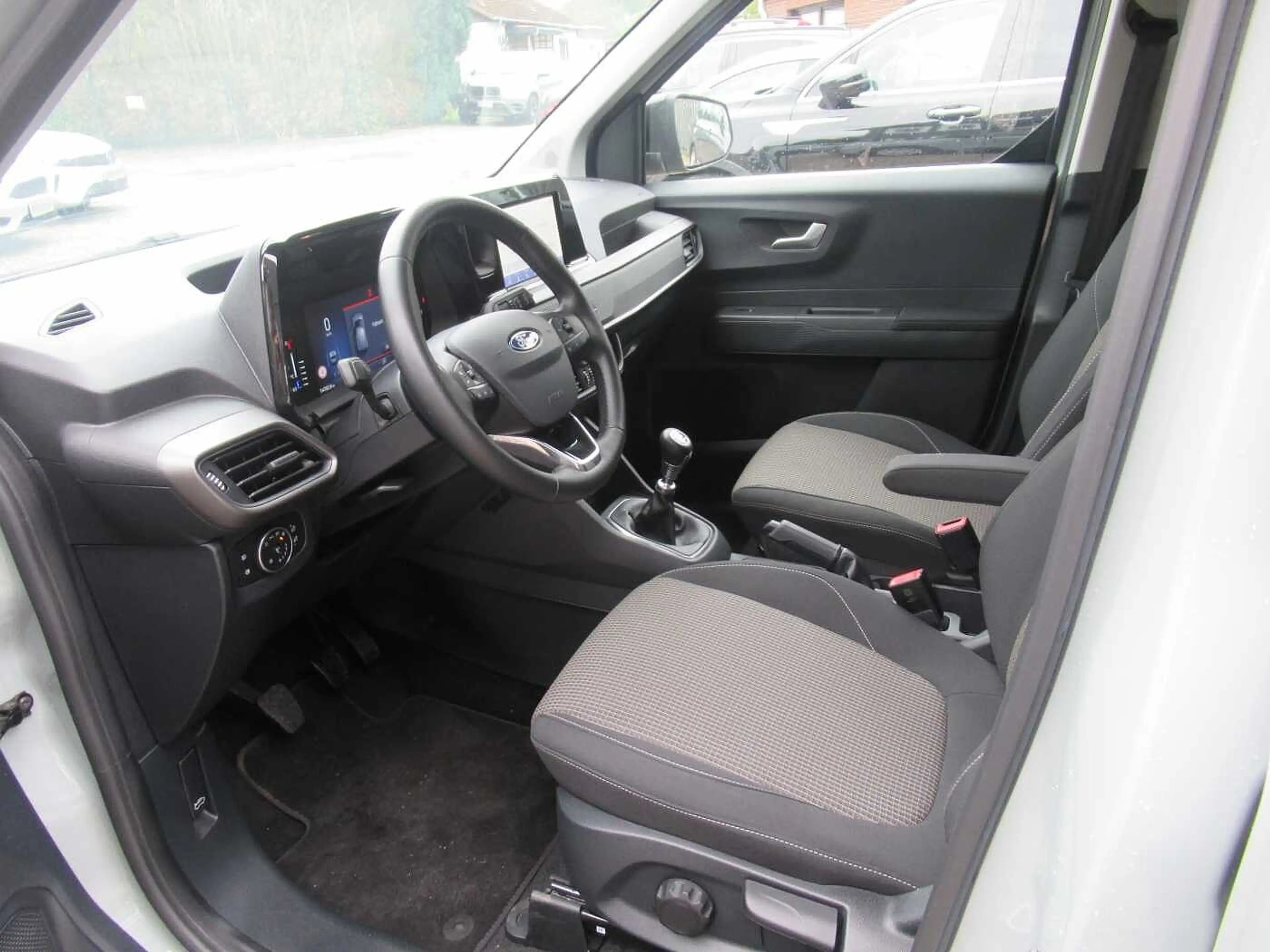 Ford Tourneo Courier — photo 7
