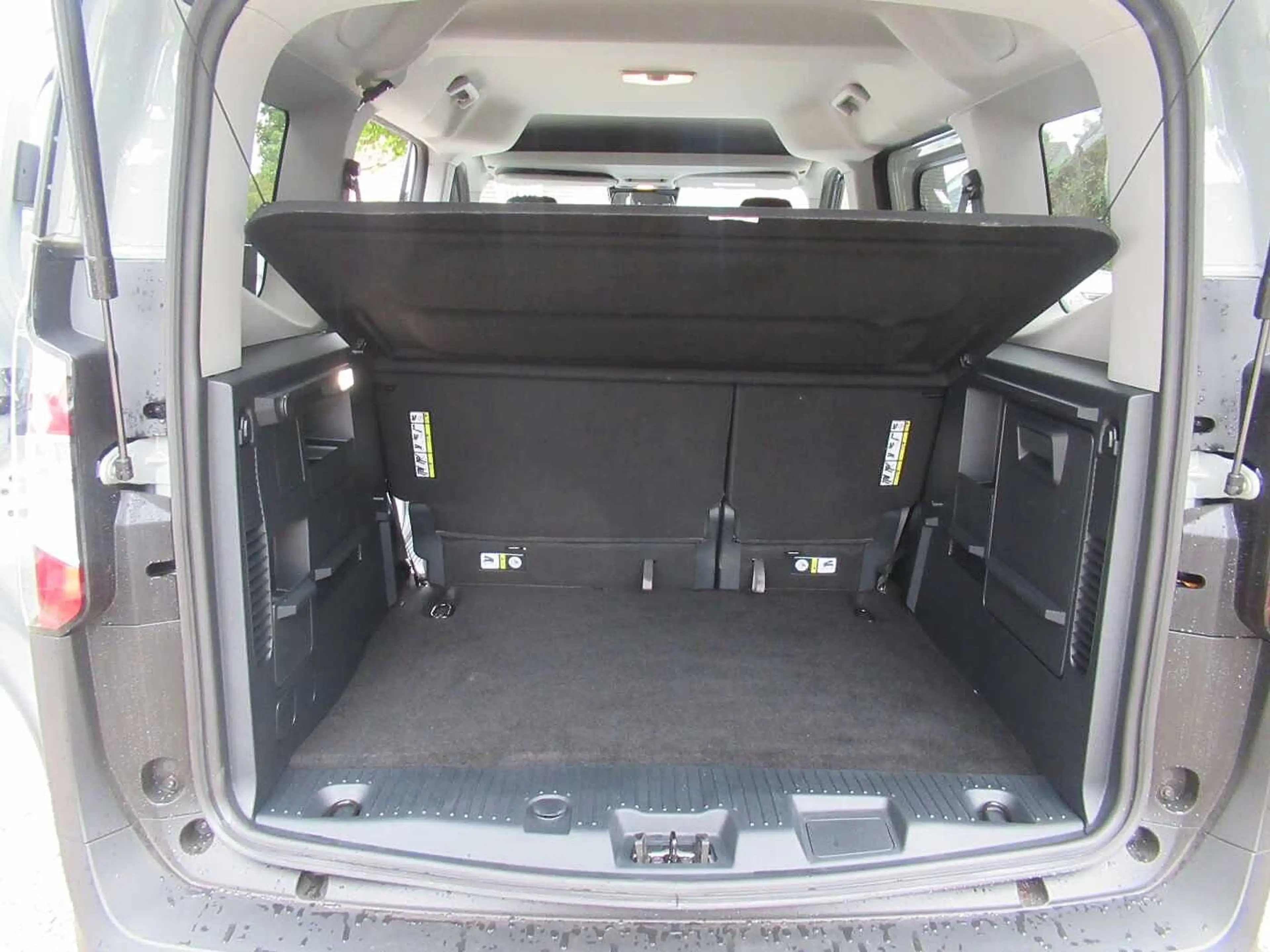 Ford Tourneo Courier — photo 11