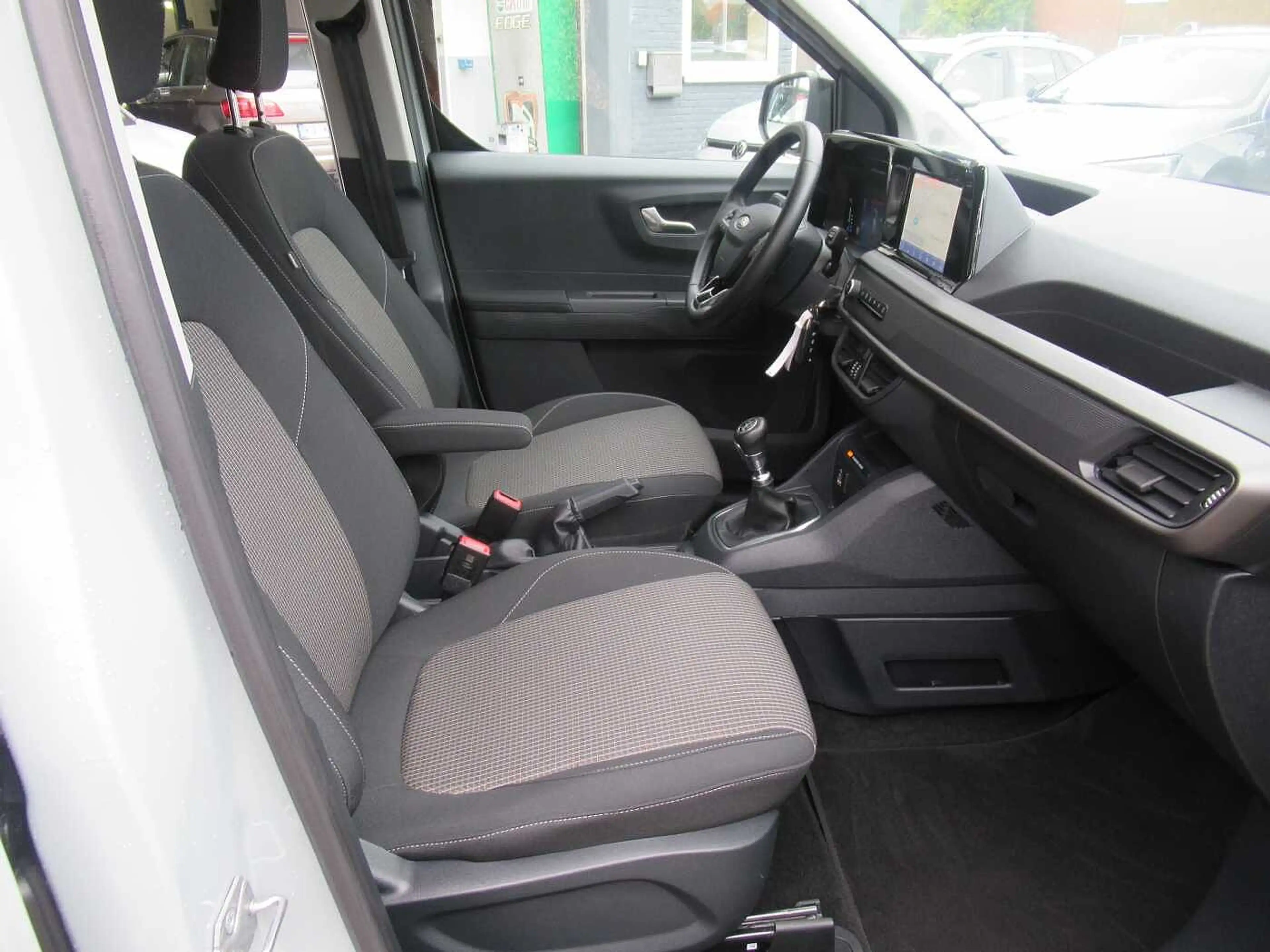Ford Tourneo Courier — photo 13