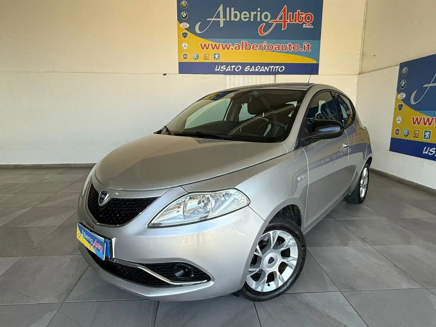 Lancia Ypsilon 1.2 69 CV 5 porte Gold *86.000 KM* Argento - 1