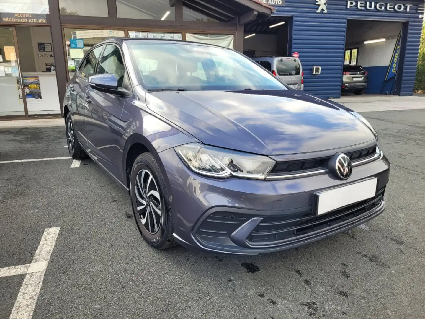 Volkswagen Polo 1.0L TSI 95 LIFE PLUS DSG7 Gris - 1