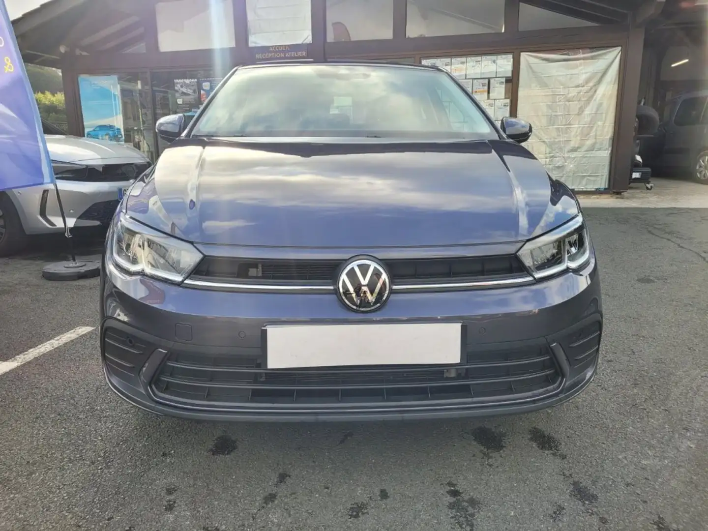 Volkswagen Polo 1.0L TSI 95 LIFE PLUS DSG7 Gris - 2
