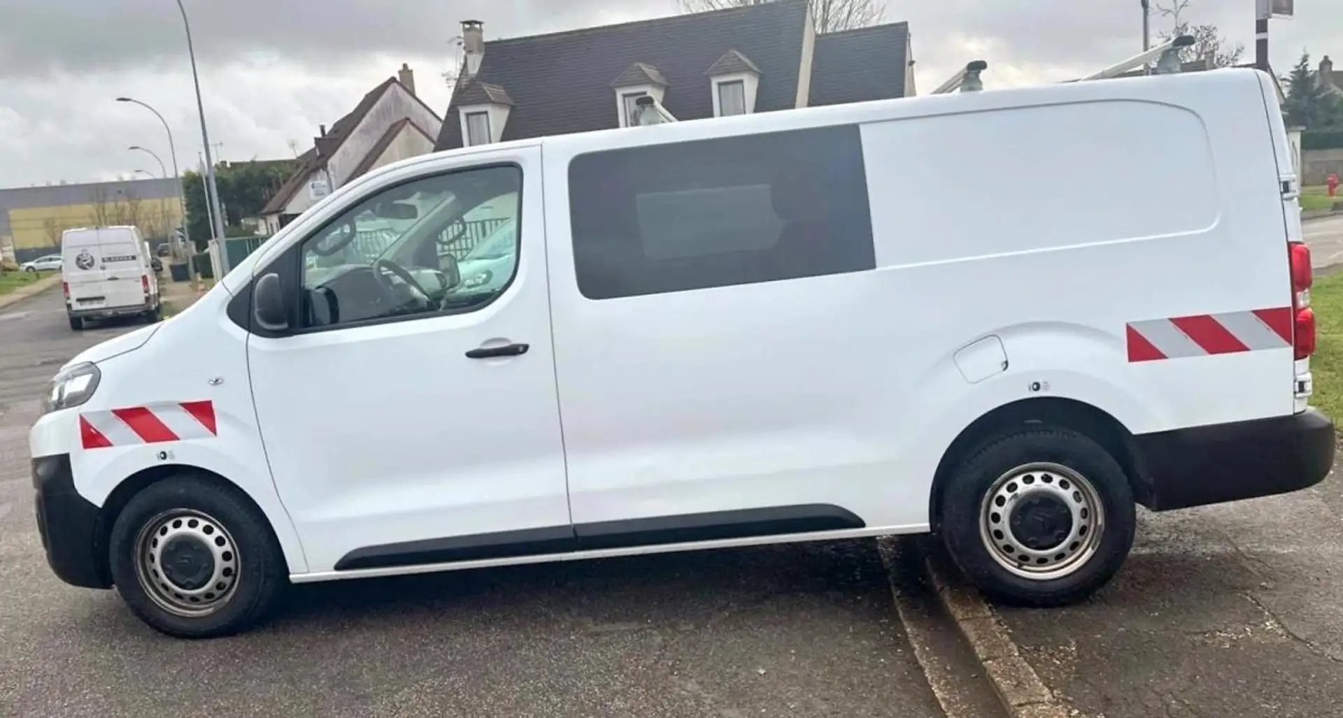 Citroen Jumpy FOURGON  XL  2.0 BLUEHDI 120CH S\u0026amp;S CABINE APPRO 6 PLACES  9992 HT Negru - 2