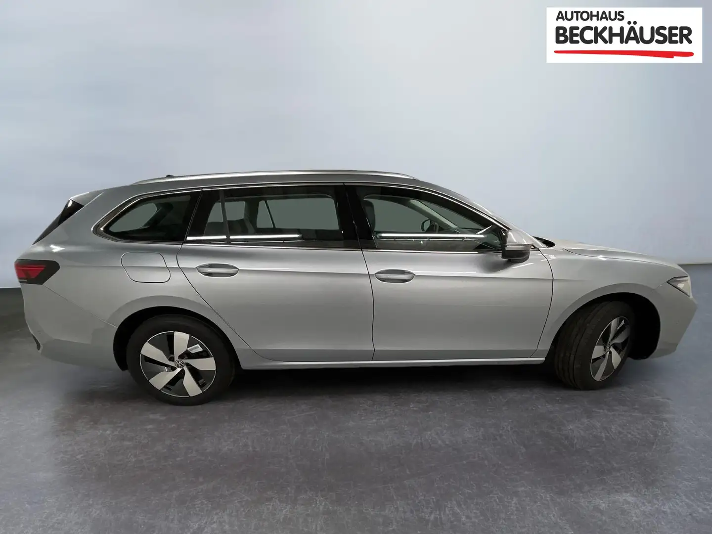 Volkswagen Passat Variant Business 1.5 eTSI 150PS/110kW DSG7 2025 +17" Bo... Plateado - 2