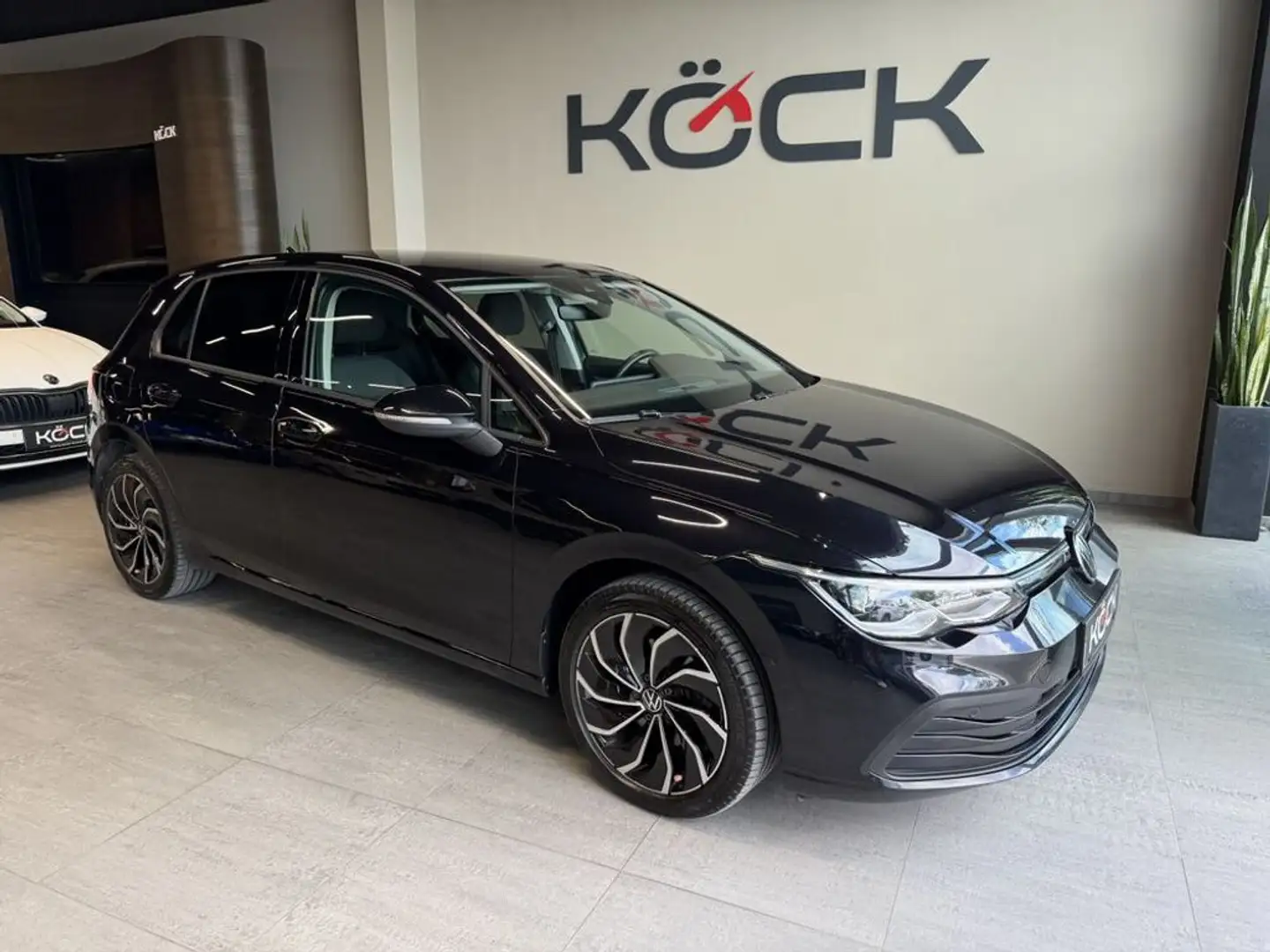 Volkswagen Golf Life Schwarz - 1