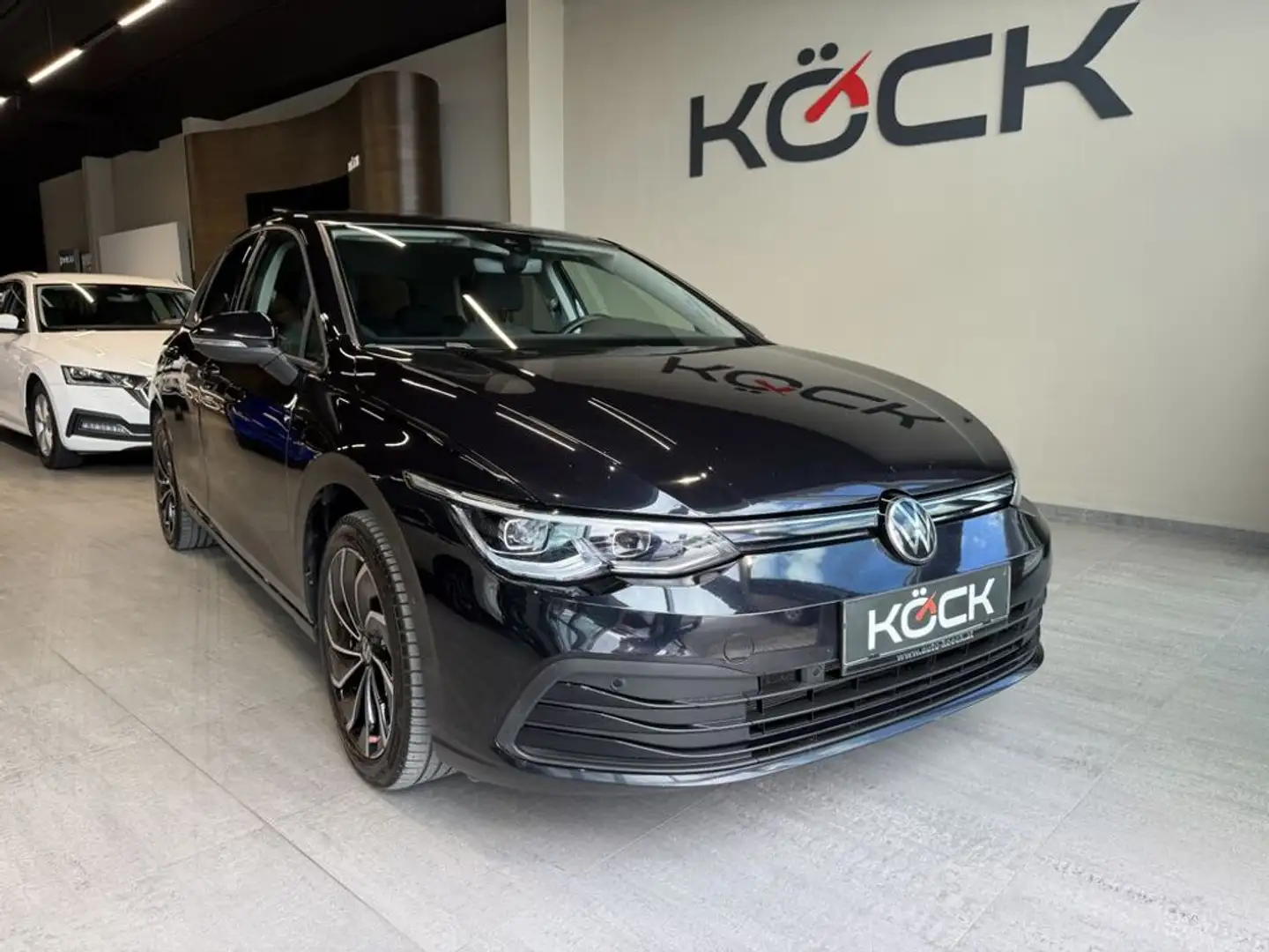 Volkswagen Golf Life Schwarz - 2