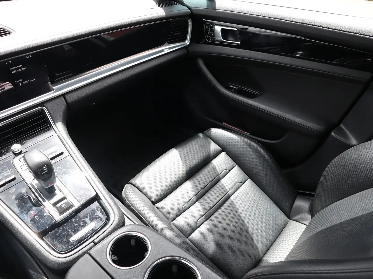 Porsche Panamera снимка Porsche Panamera