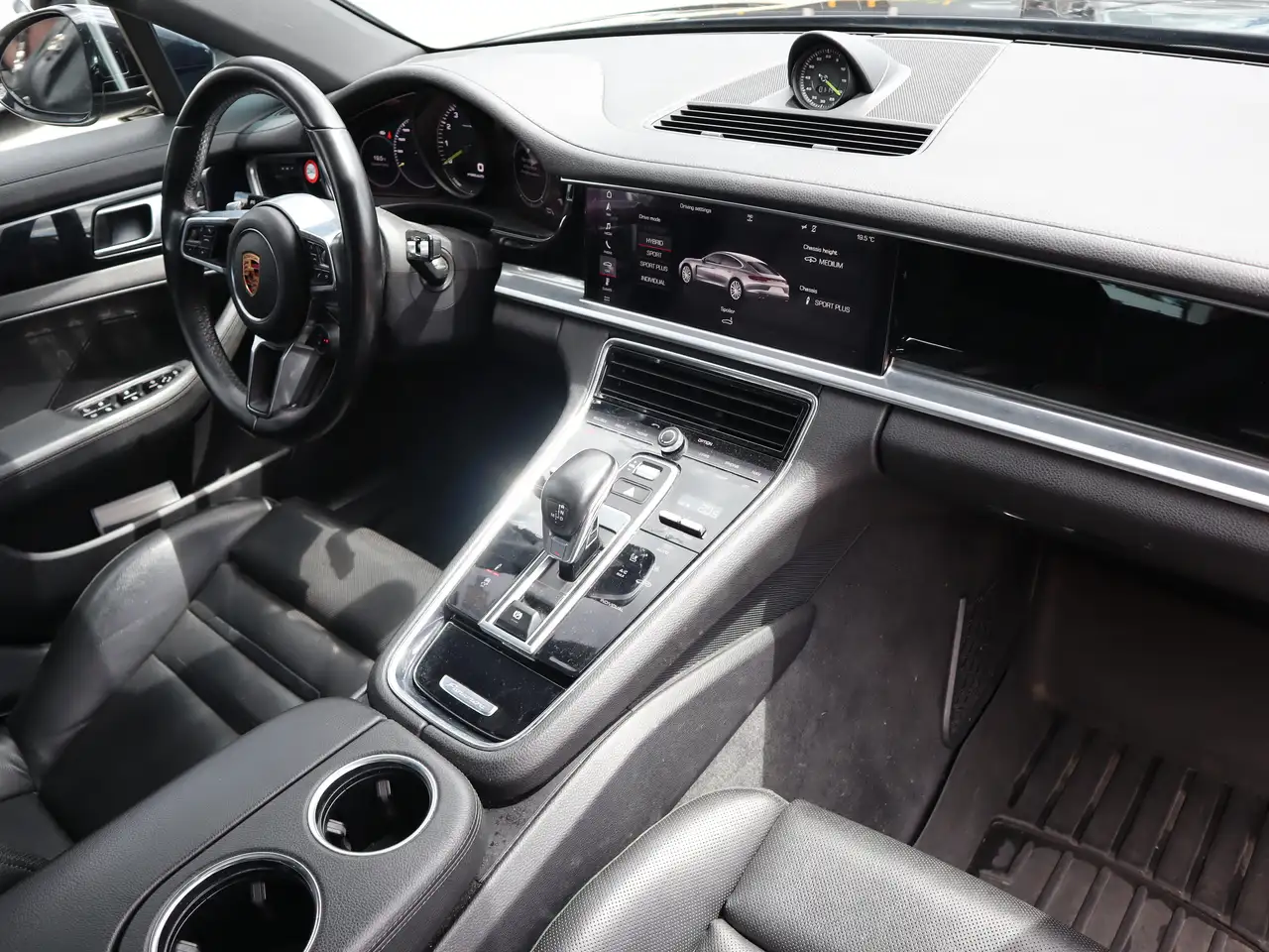 Porsche Panamera снимка Porsche Panamera
