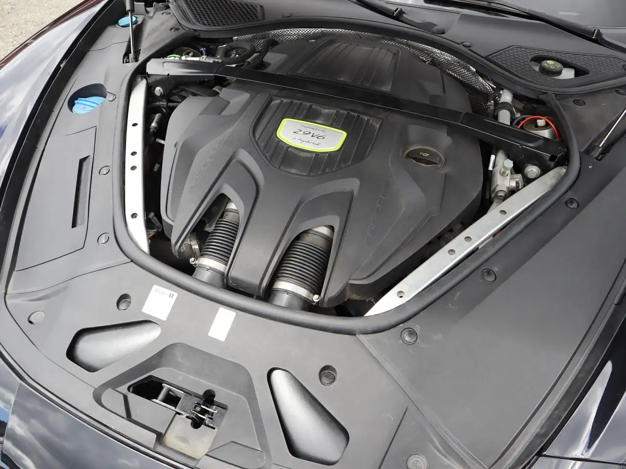 Porsche Panamera снимка Porsche Panamera