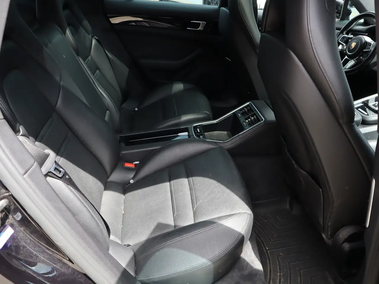 Porsche Panamera снимка Porsche Panamera