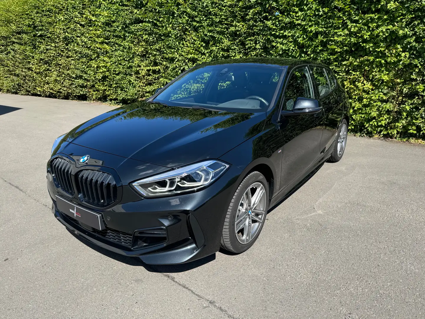 BMW 118 118iA / PACK M / / NAV / / CRUISE / - 1