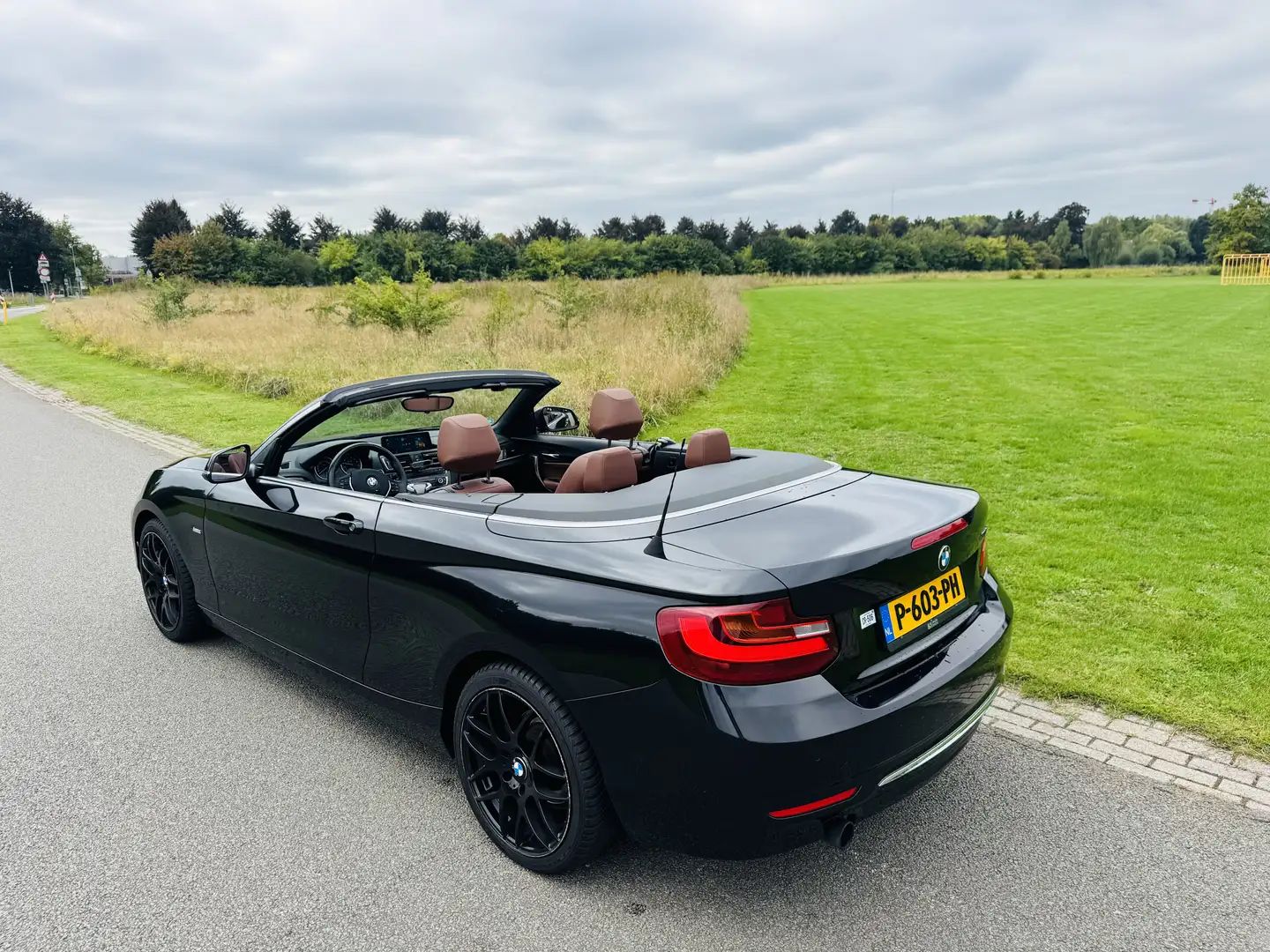 BMW 218 218i Cabrio Luxury Line Zwart - 2