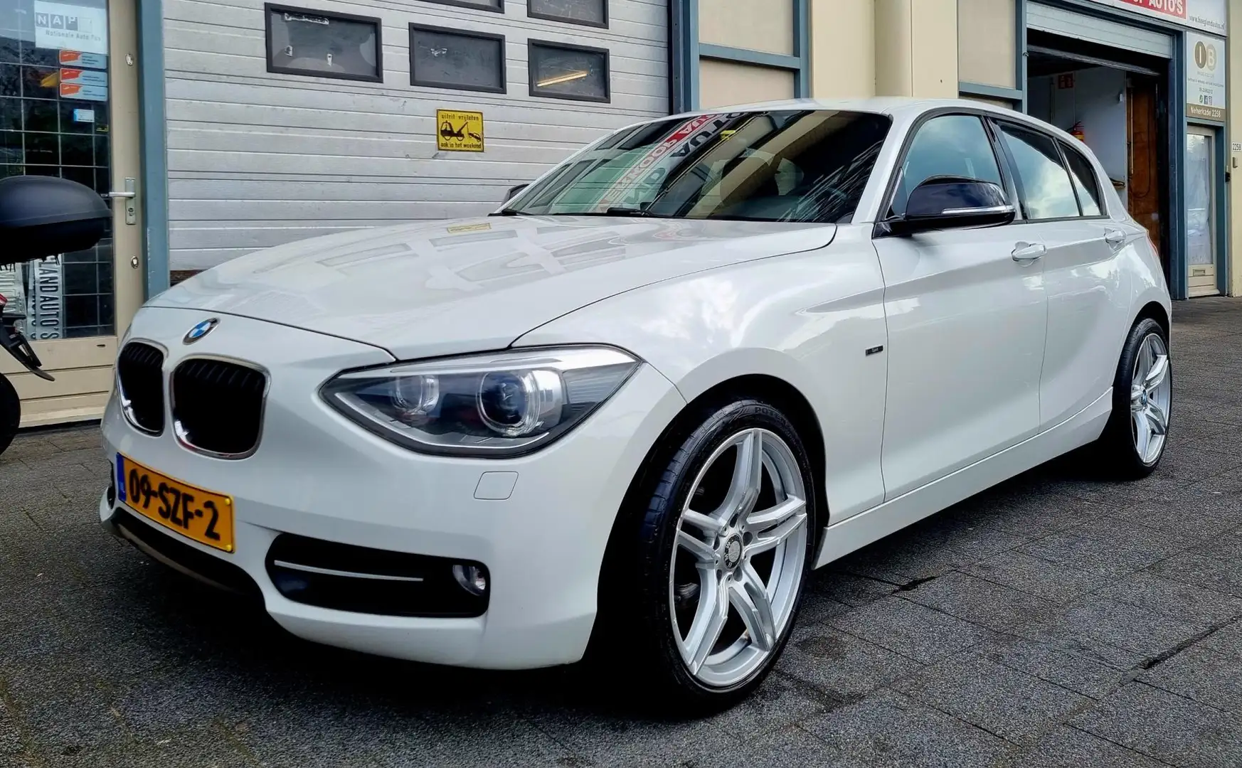 BMW 116 1-serie 116i Business+ Navi Parksens CrusCtrl Blanc - 2