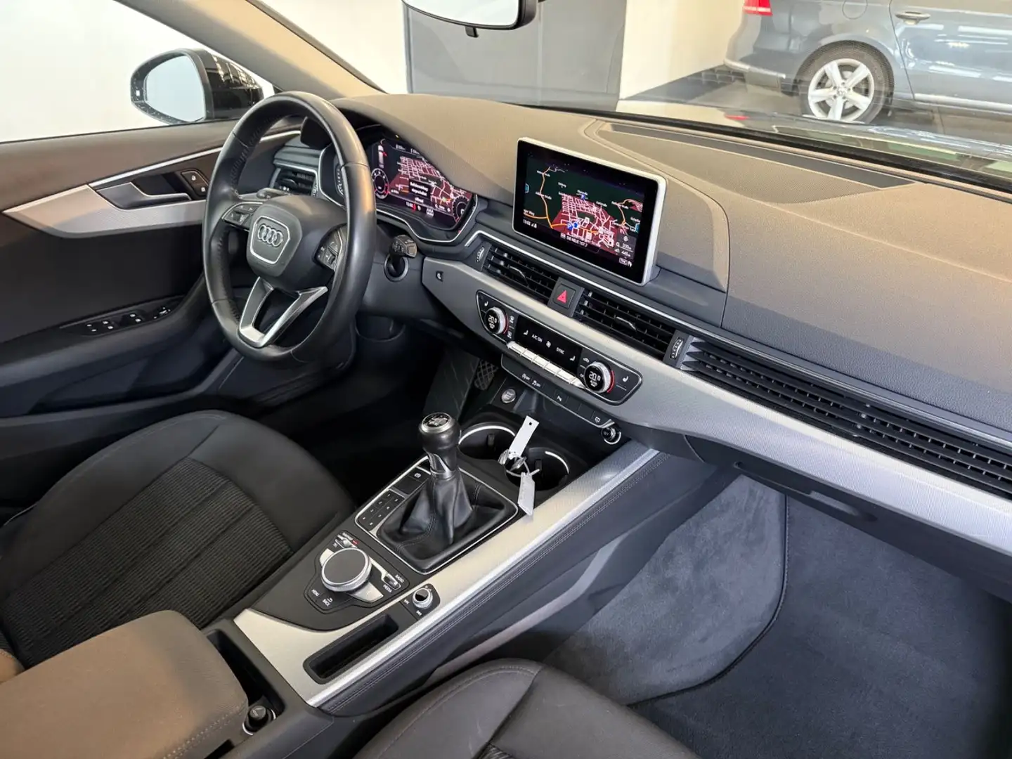 Audi A4 2.0 TDI AVANT DESIGN*NAVI*BT*PDC*VIRTUAL CP* Schwarz - 2