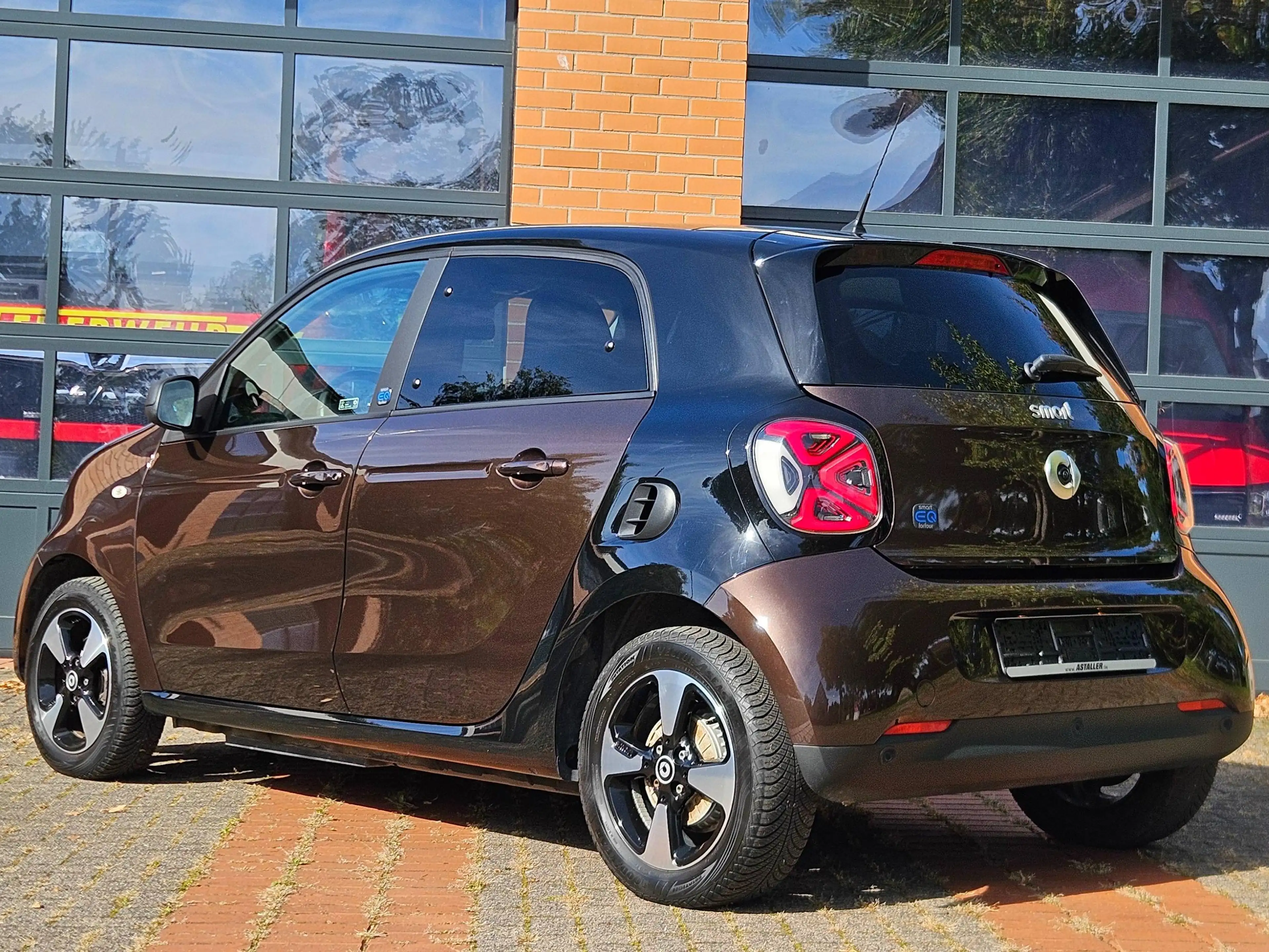 smart forFour smart EQ ForFour EQ passion mit plus u. exclusiv-Paket 22kw-Lader 2J Garantie möglich! — photo 2