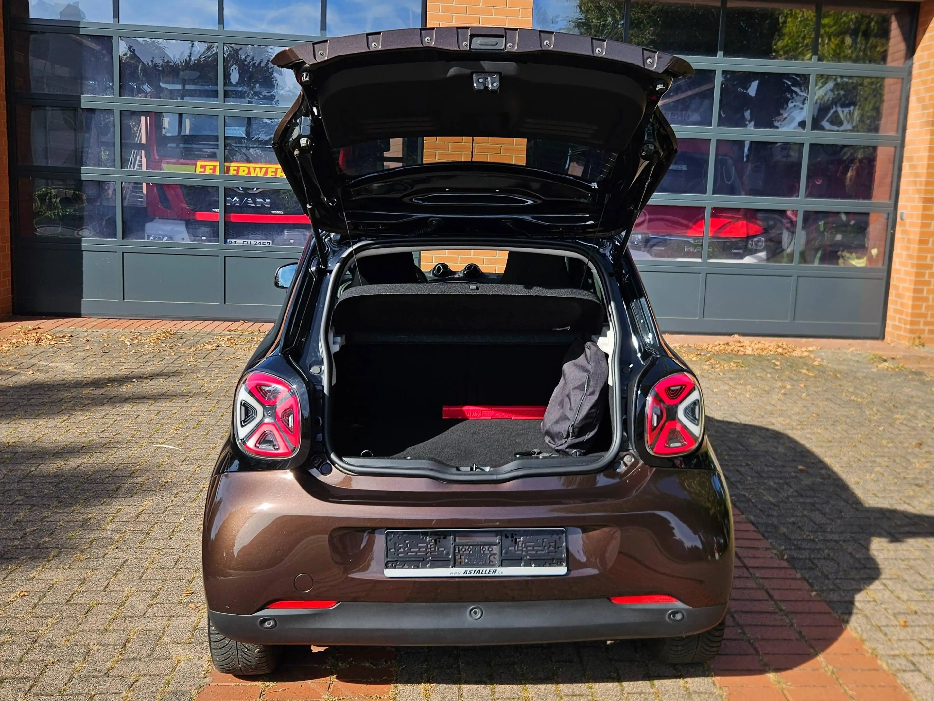 smart forFour smart EQ ForFour EQ passion mit plus u. exclusiv-Paket 22kw-Lader 2J Garantie möglich! — photo 6