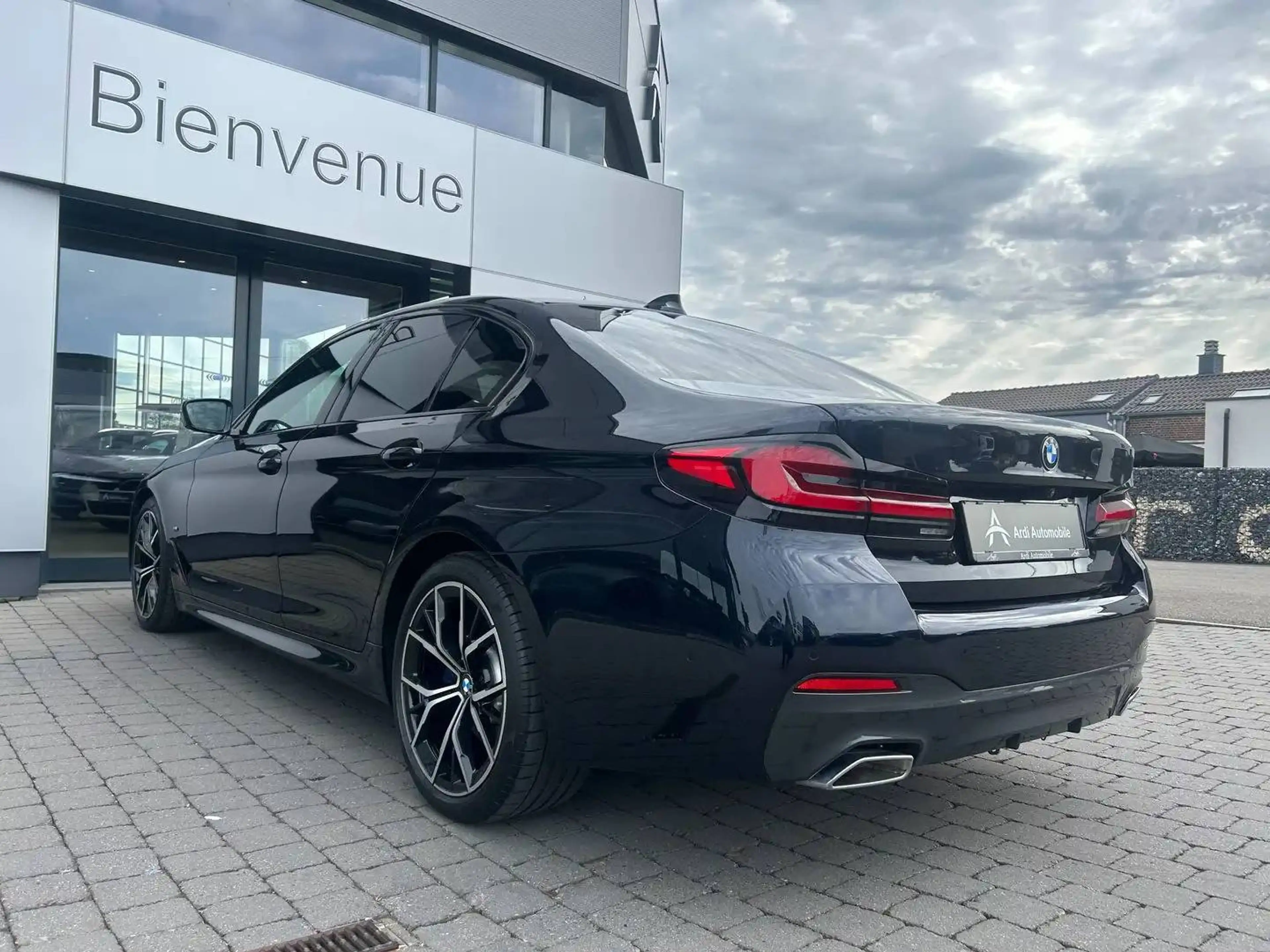 BMW 518 dA PACK M *GARANTIE*1ER PROPRIETAIRE*LED AMB*ALCANTARA* — photo 6