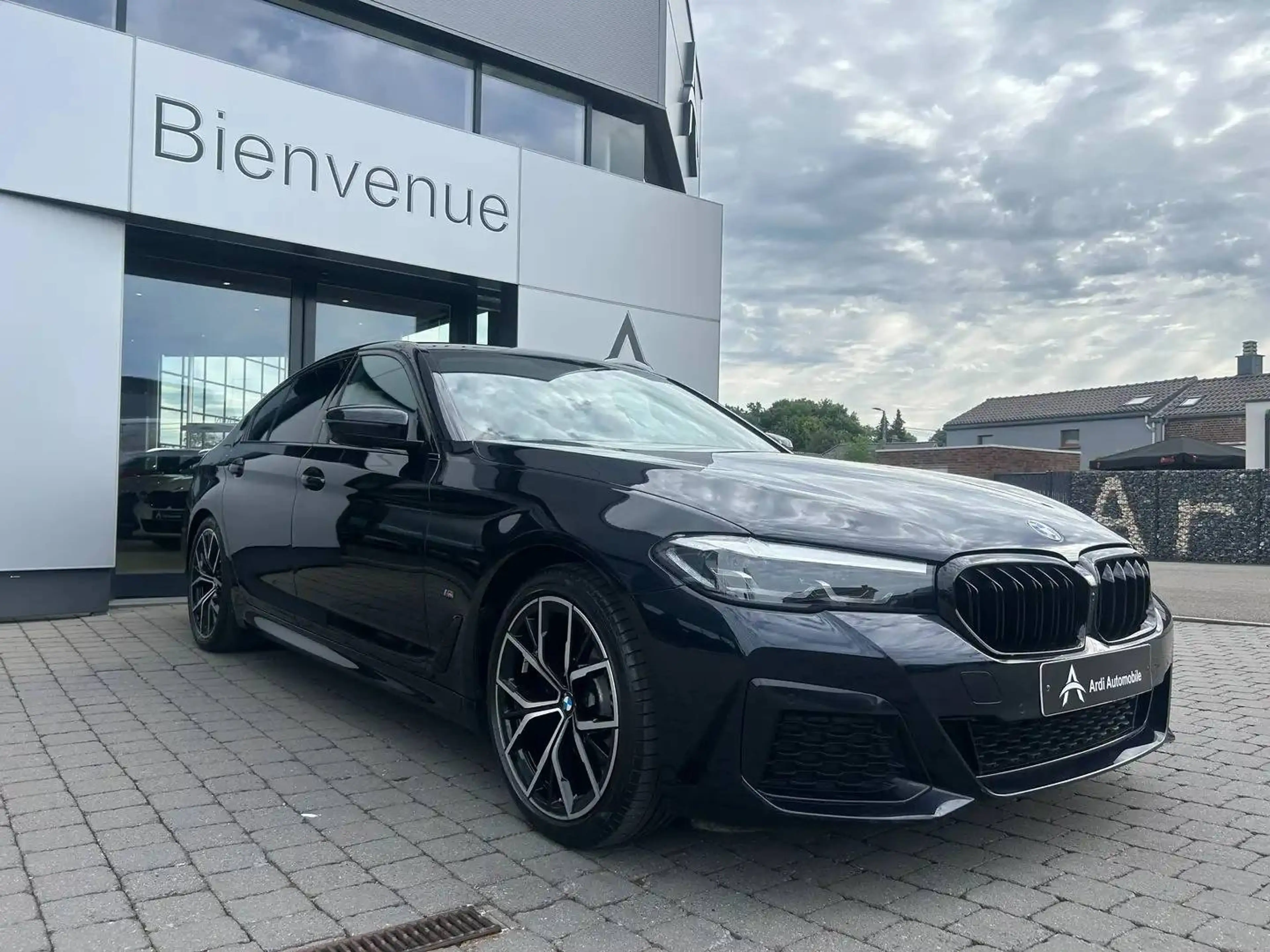 BMW 518 dA PACK M *GARANTIE*1ER PROPRIETAIRE*LED AMB*ALCANTARA* — photo 3