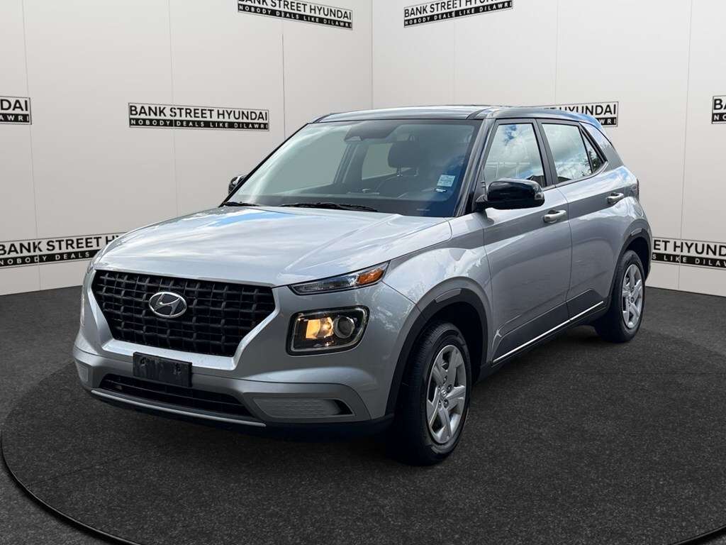 2025 Hyundai Venue Essential IVT w/Two-Tone