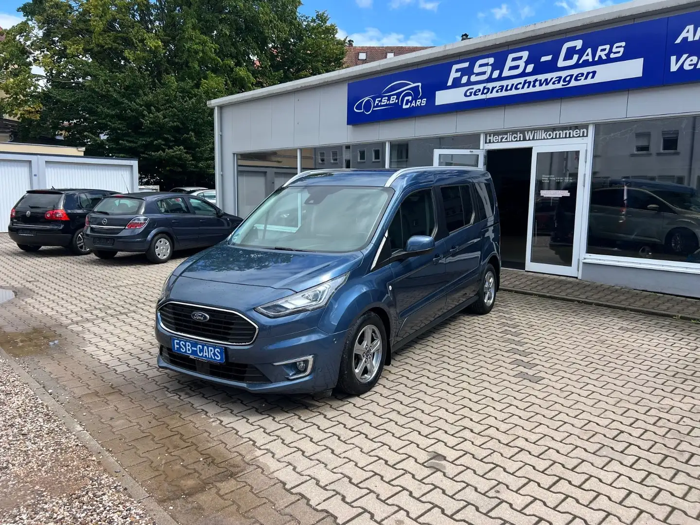 Ford Grand Tourneo Connect Titanium Blau - 1