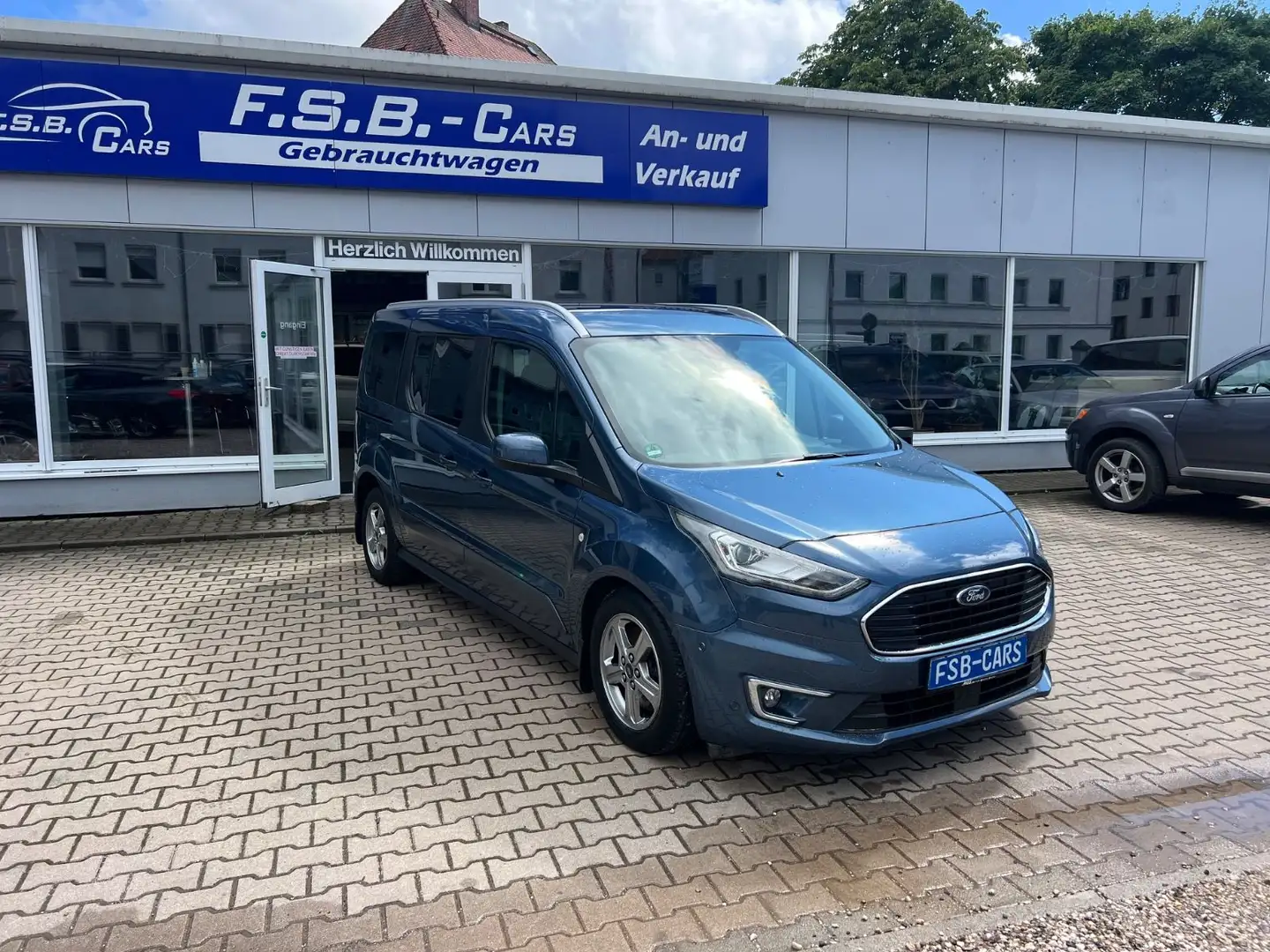 Ford Grand Tourneo Connect Titanium Blau - 2