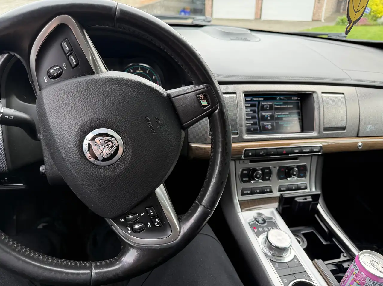 Jaguar XF снимка Jaguar XF