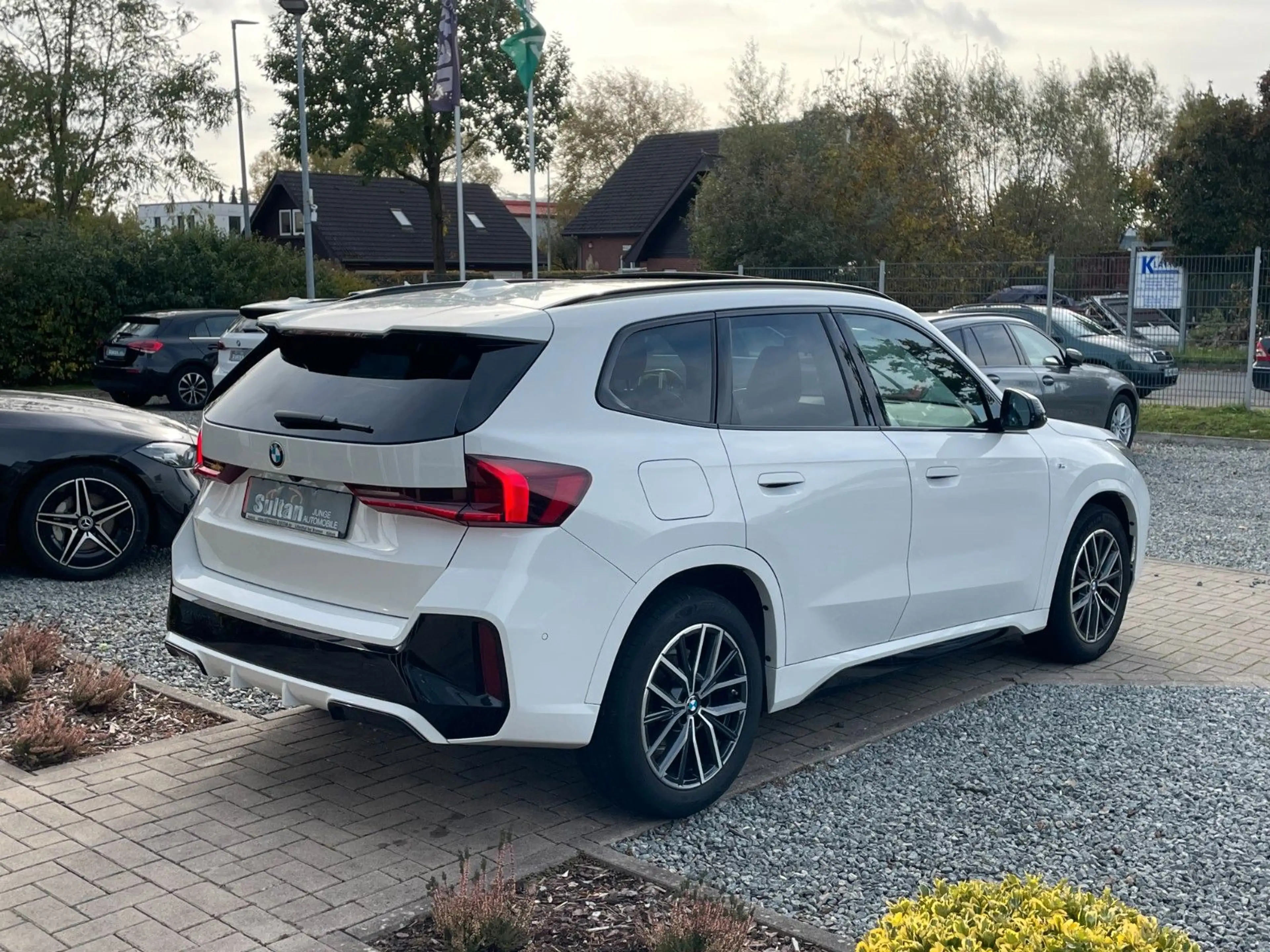 BMW X1 sDrive20i M Sportpaket PANO KAM H&K FA 18" — photo 2