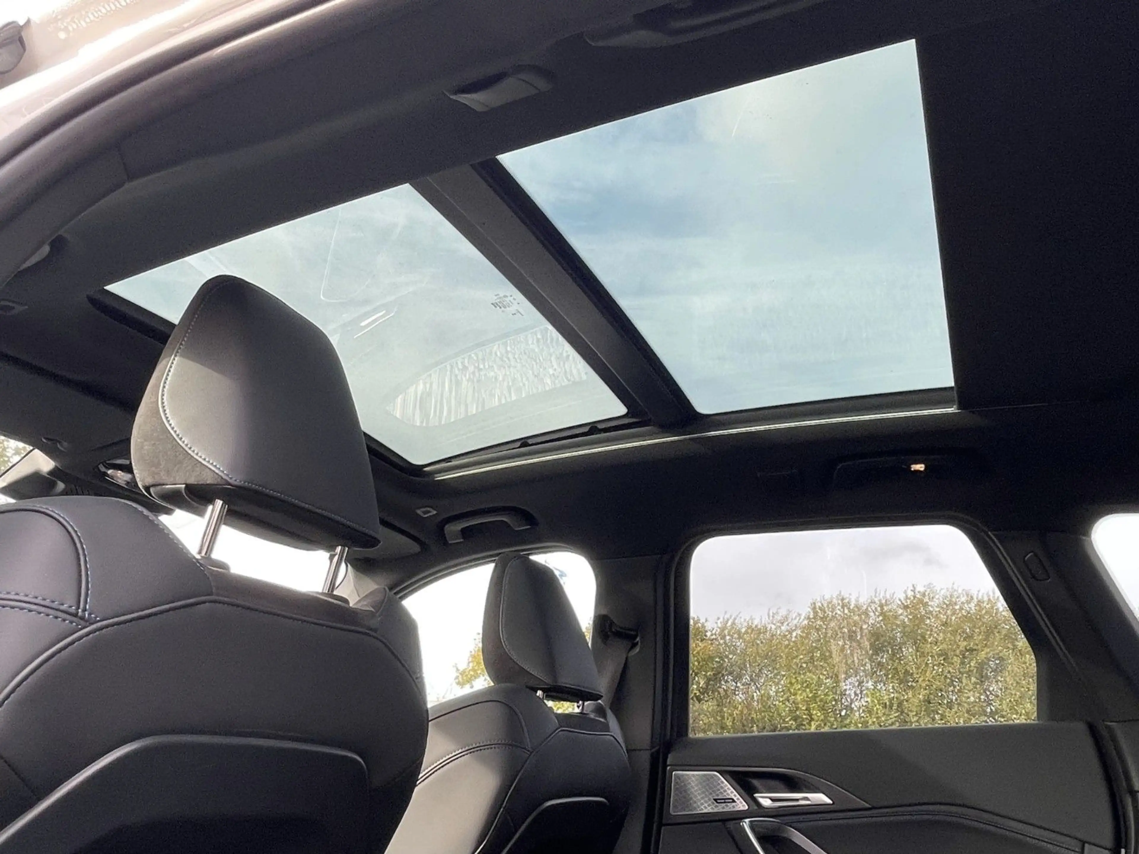 BMW X1 sDrive20i M Sportpaket PANO KAM H&K FA 18" — photo 11