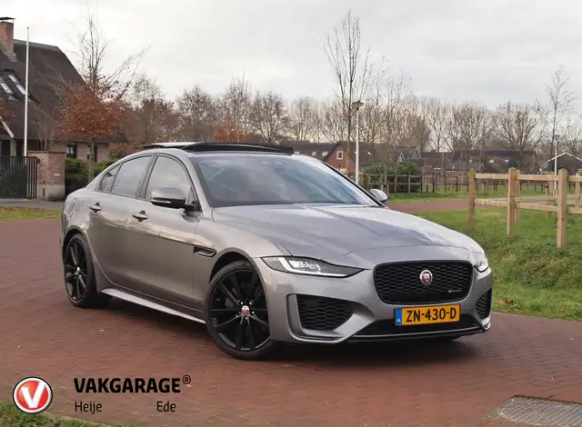 Jaguar XE 2.0 P250 HSE | R-Dynamic | Panoramadak | Camera |