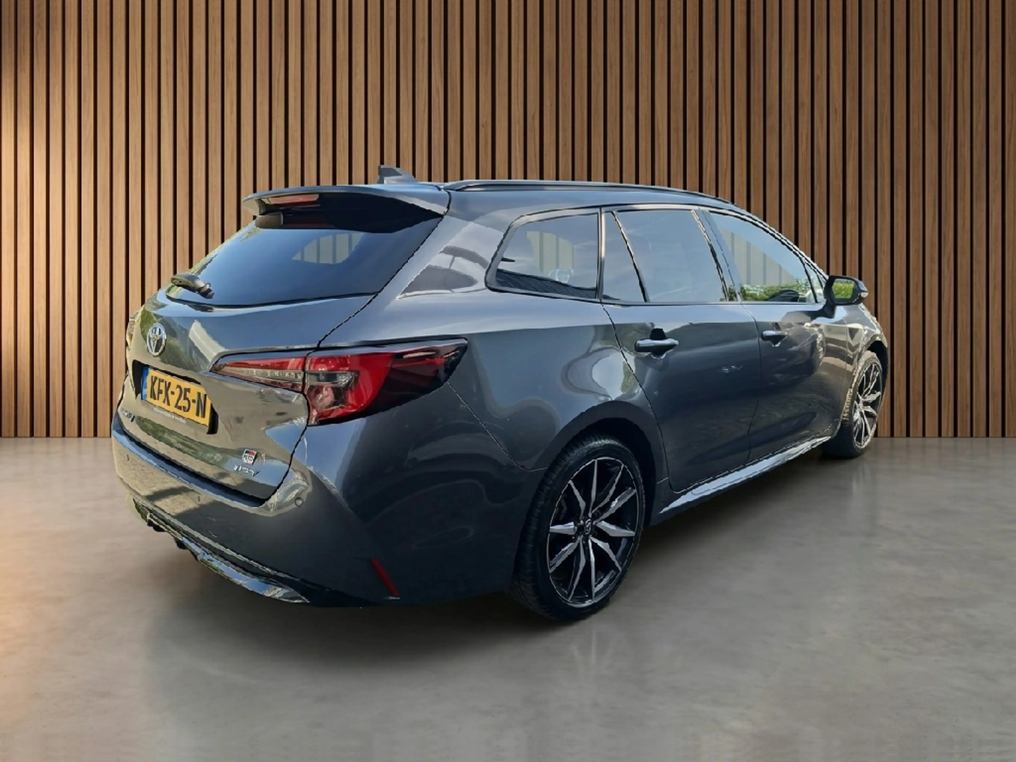 Toyota Corolla Touring Sports Hybrid 200 GR Sport 200 PK ! — photo 6