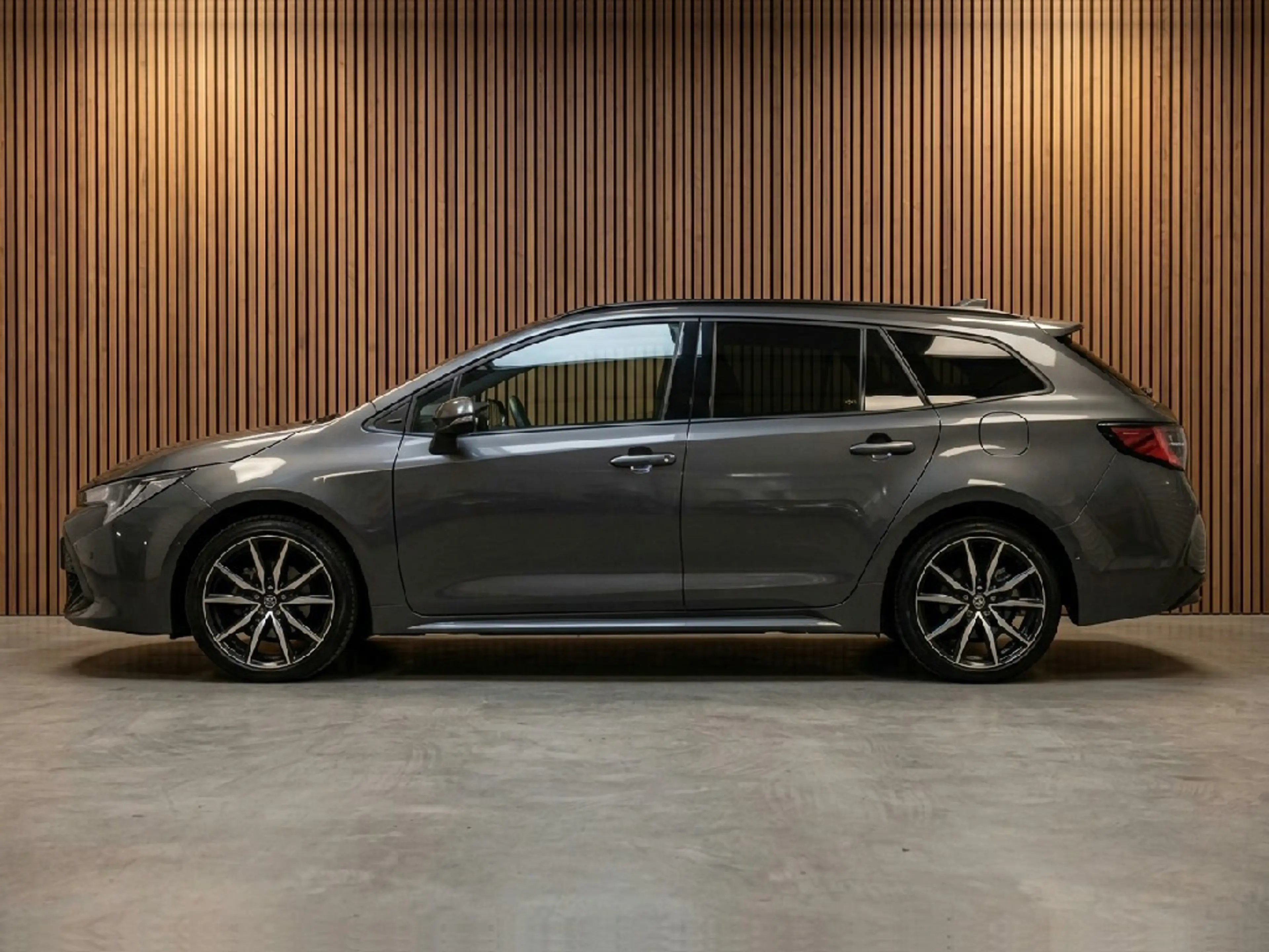 Toyota Corolla Touring Sports Hybrid 200 GR Sport 200 PK ! — photo 8