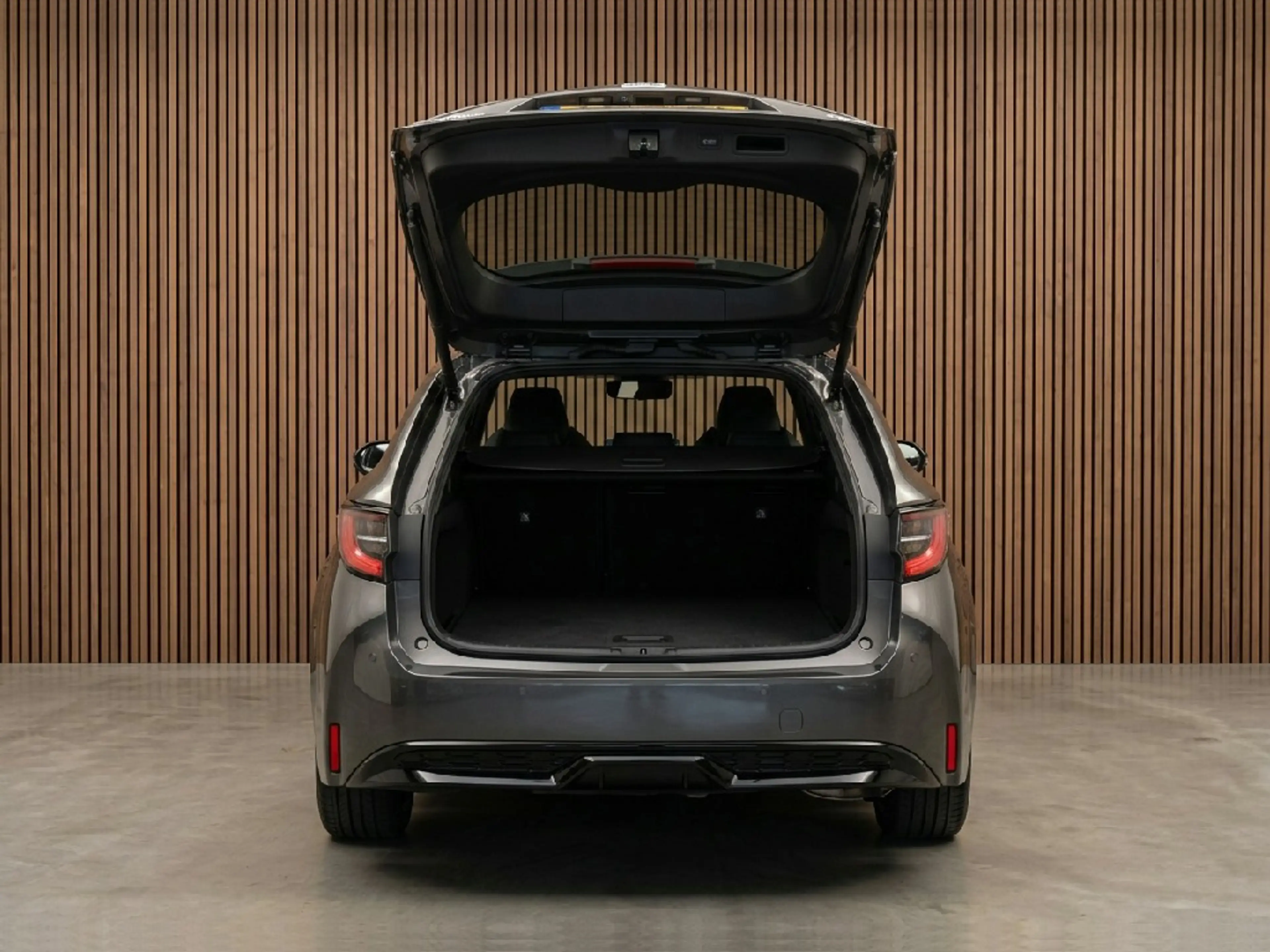 Toyota Corolla Touring Sports Hybrid 200 GR Sport 200 PK ! — photo 10