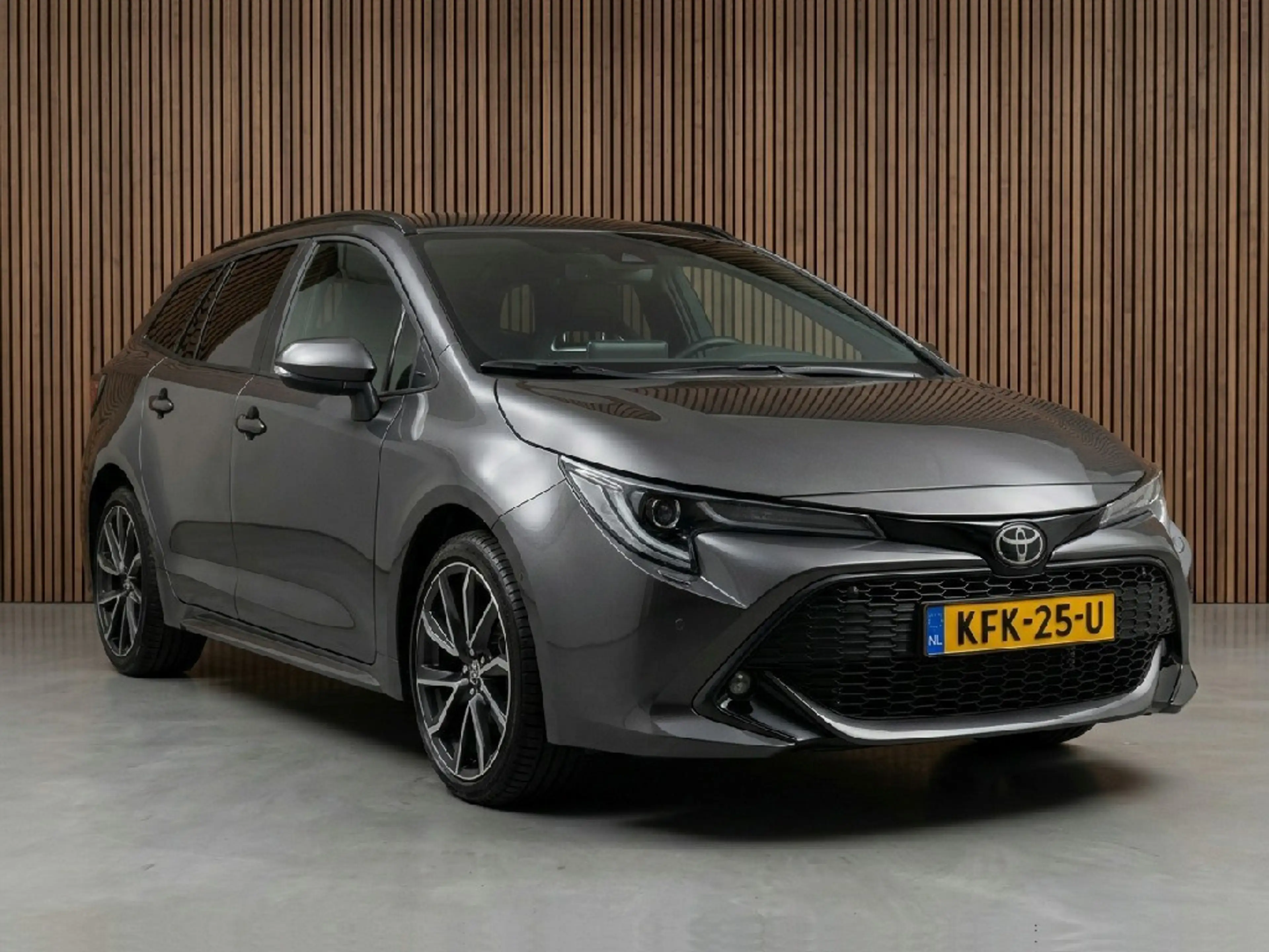 Toyota Corolla Touring Sports Hybrid 200 GR Sport 200 PK ! — photo 2