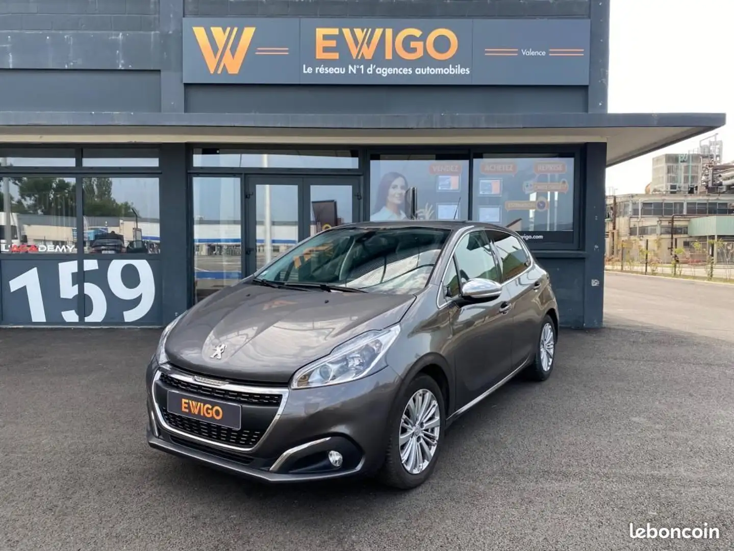 Peugeot 208 ALLURE 1.2 82CH DISTRIBUTION FAITE CARPLAY Gris - 1