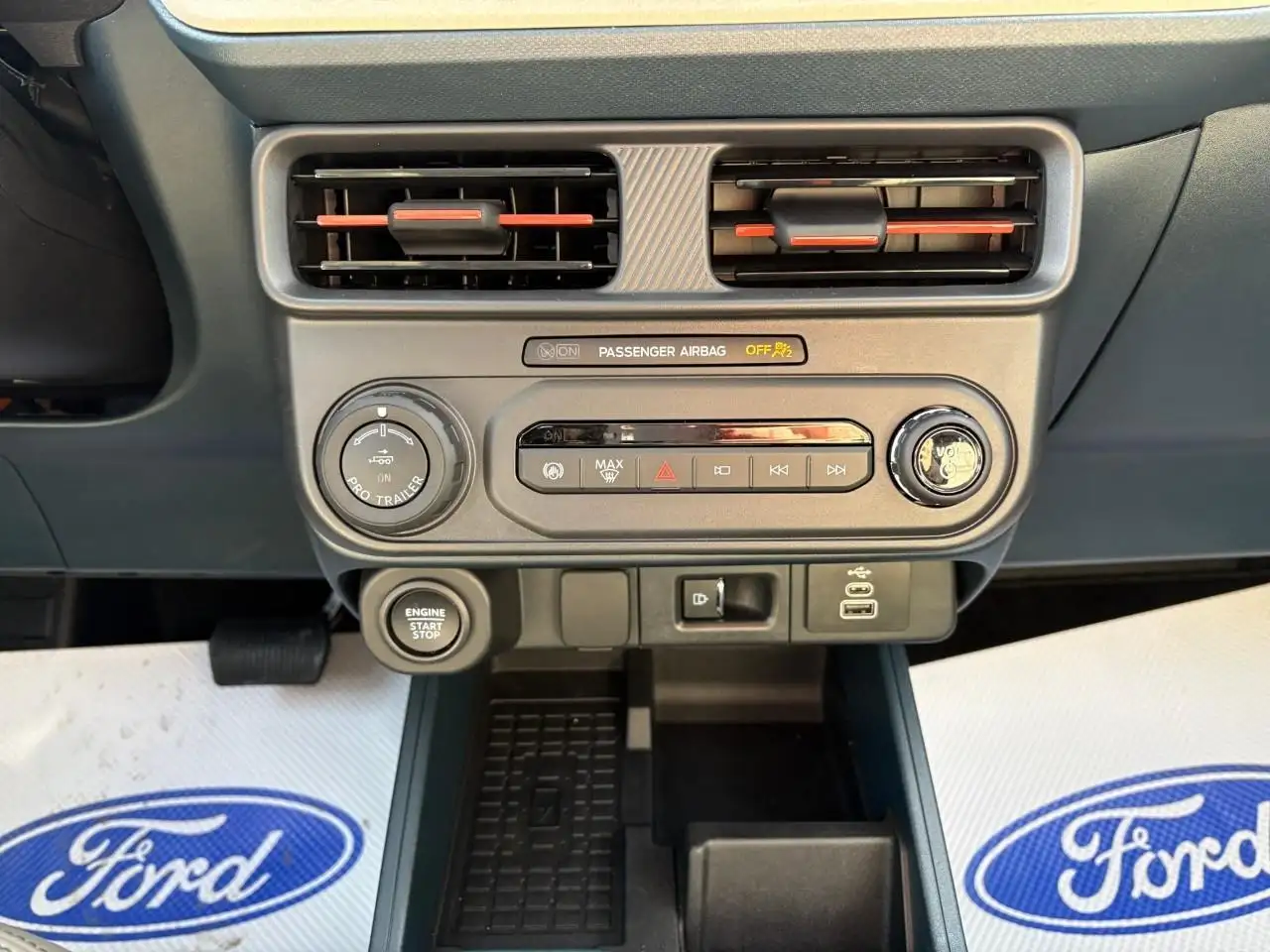 Ford Maverick снимка Ford Maverick