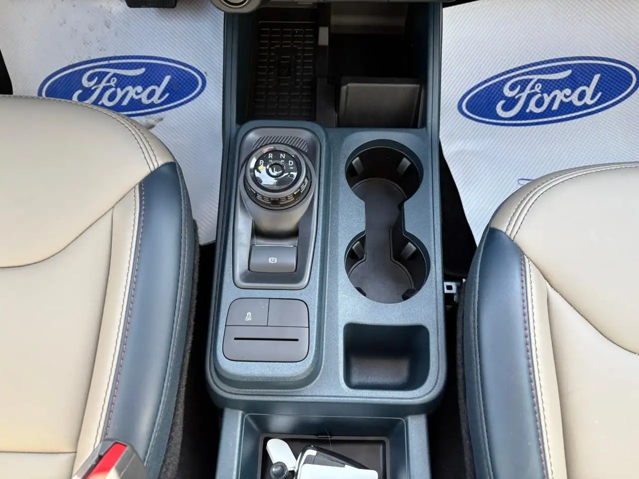 Ford Maverick снимка Ford Maverick