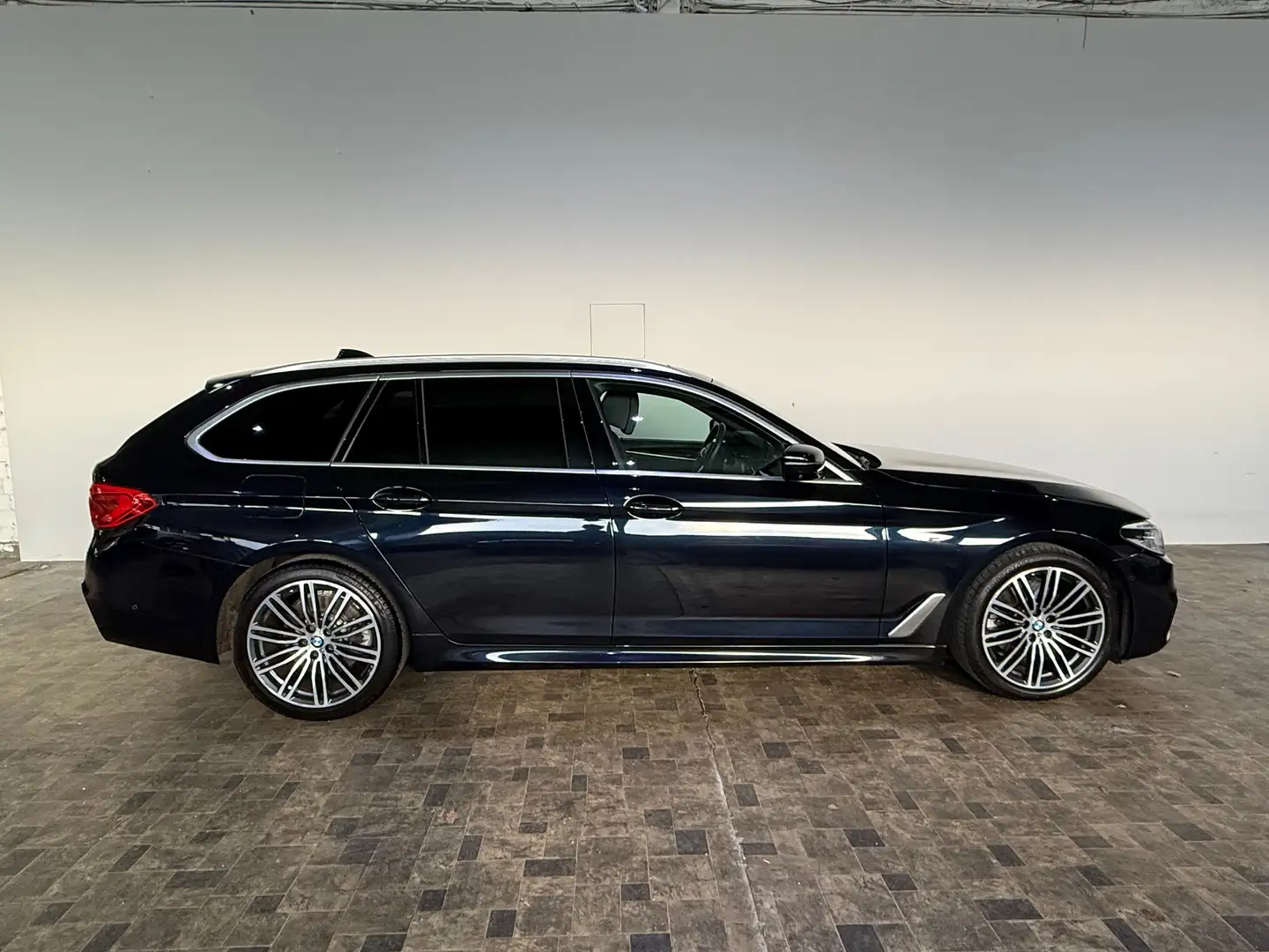 BMW 520 520 i M Sport Kombi, Pano, LED, 360°, H&K Sound Noir - 1