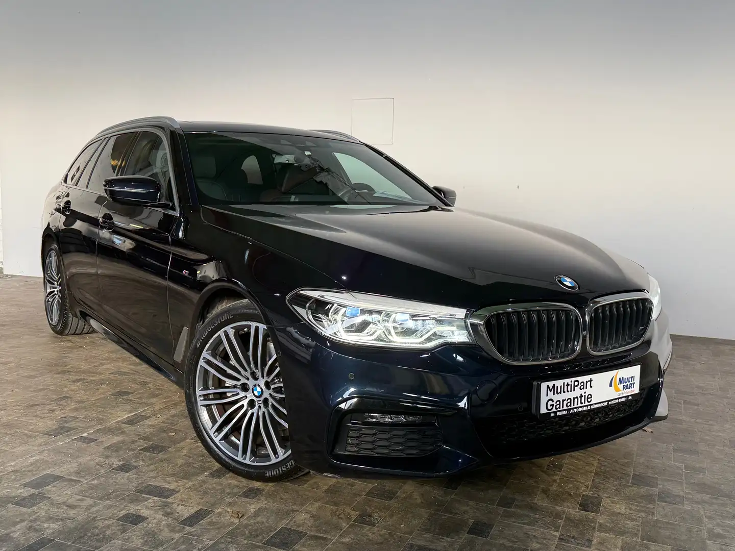 BMW 520 520 i M Sport Kombi, Pano, LED, 360°, H&K Sound Noir - 2