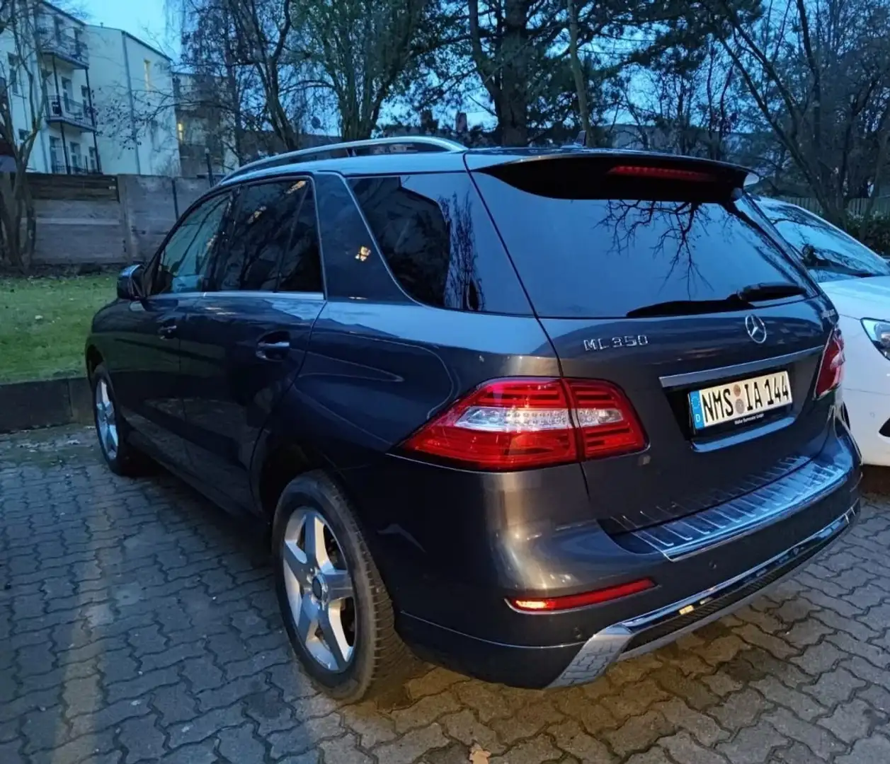 Mercedes-Benz ML 350 ML 350 CDI BlueTec TÜV Neu Grijs - 2