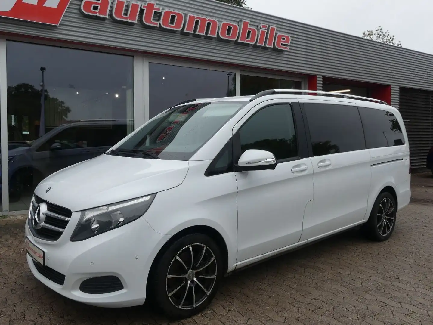 Mercedes-Benz V 220 EDITION lang Standheizung*Navi*SHZ Wit - 1