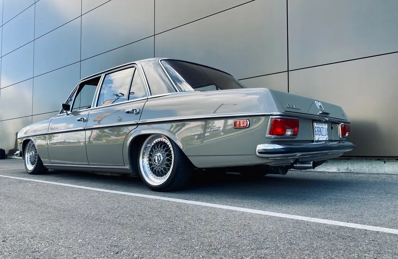 Mercedes-Benz 230 снимка Mercedes-Benz 230