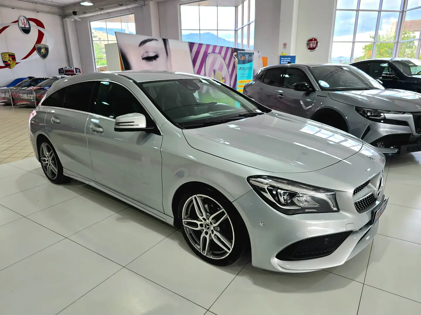 Mercedes-Benz CLA 200 200d Shooting Brake 136CV 4Matic Auto Premium AMG Argento - 2