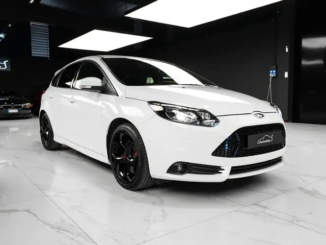 Ford Focus view 3