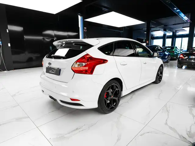 Ford Focus view 4