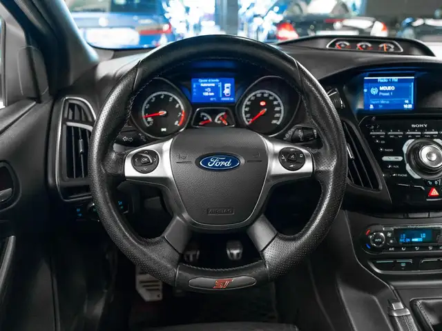 Ford Focus view 12