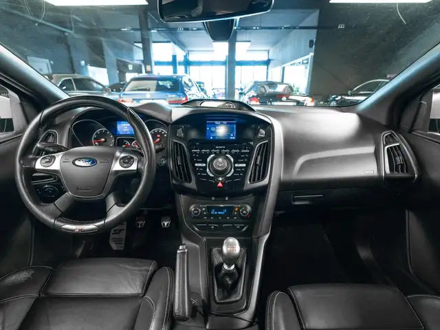 Ford Focus view 13