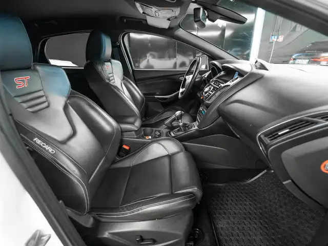 Ford Focus view 20