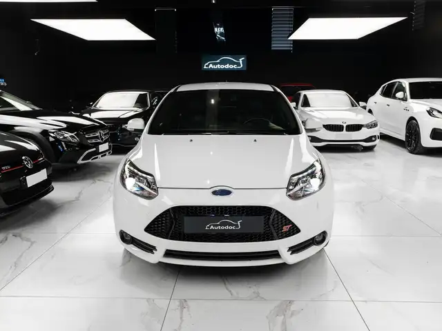 Ford Focus view 2